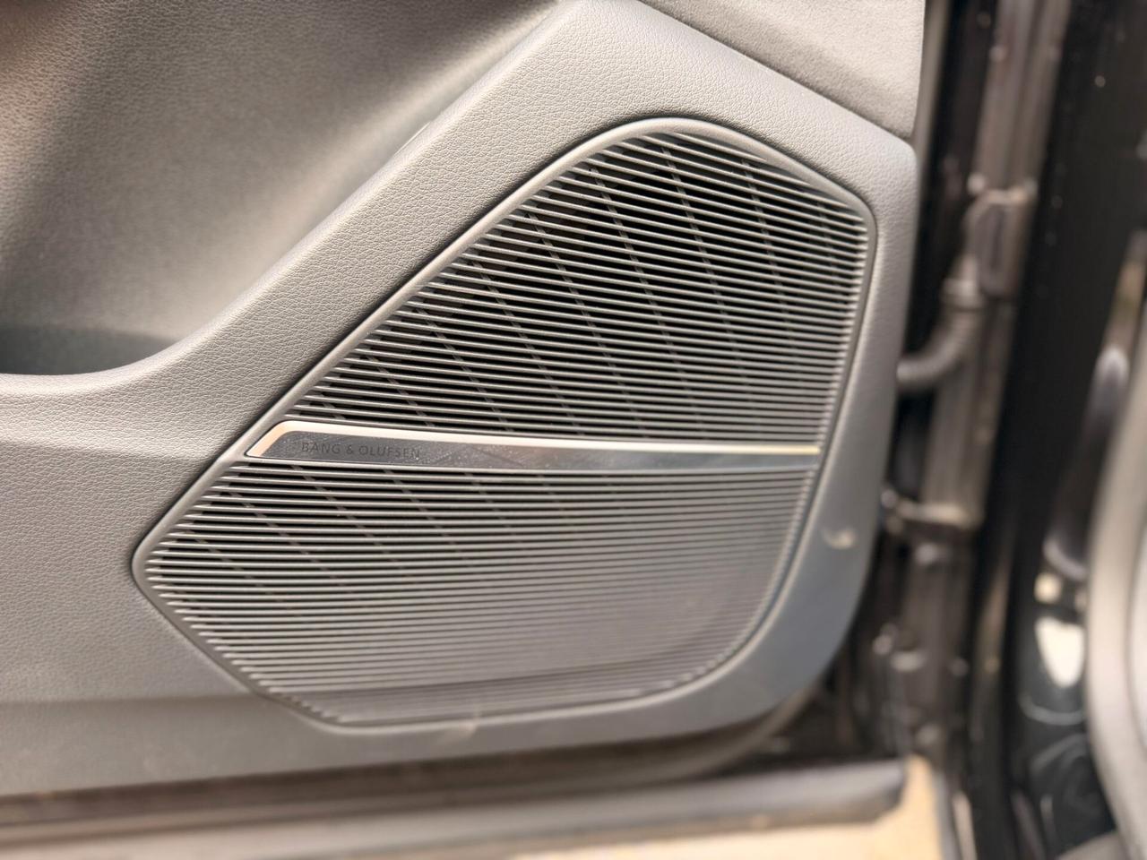 Audi Q8 RS TFSI V8 quattro tiptronic