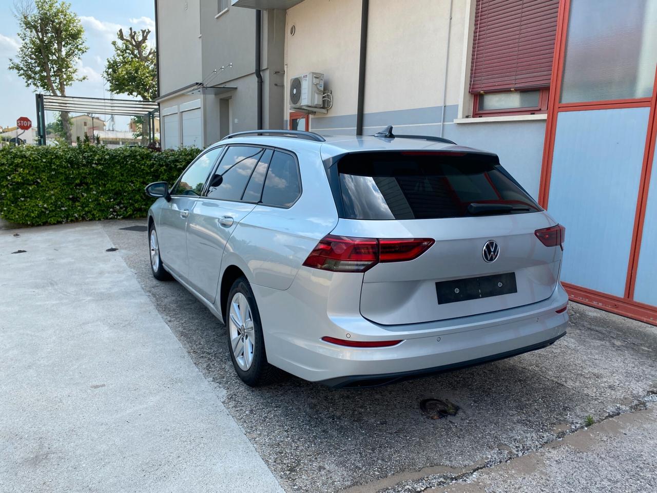 Volkswagen Golf Variant Golf Variant 2.0 TDI SCR DSG Life - CAMBIO AUTOMATICO