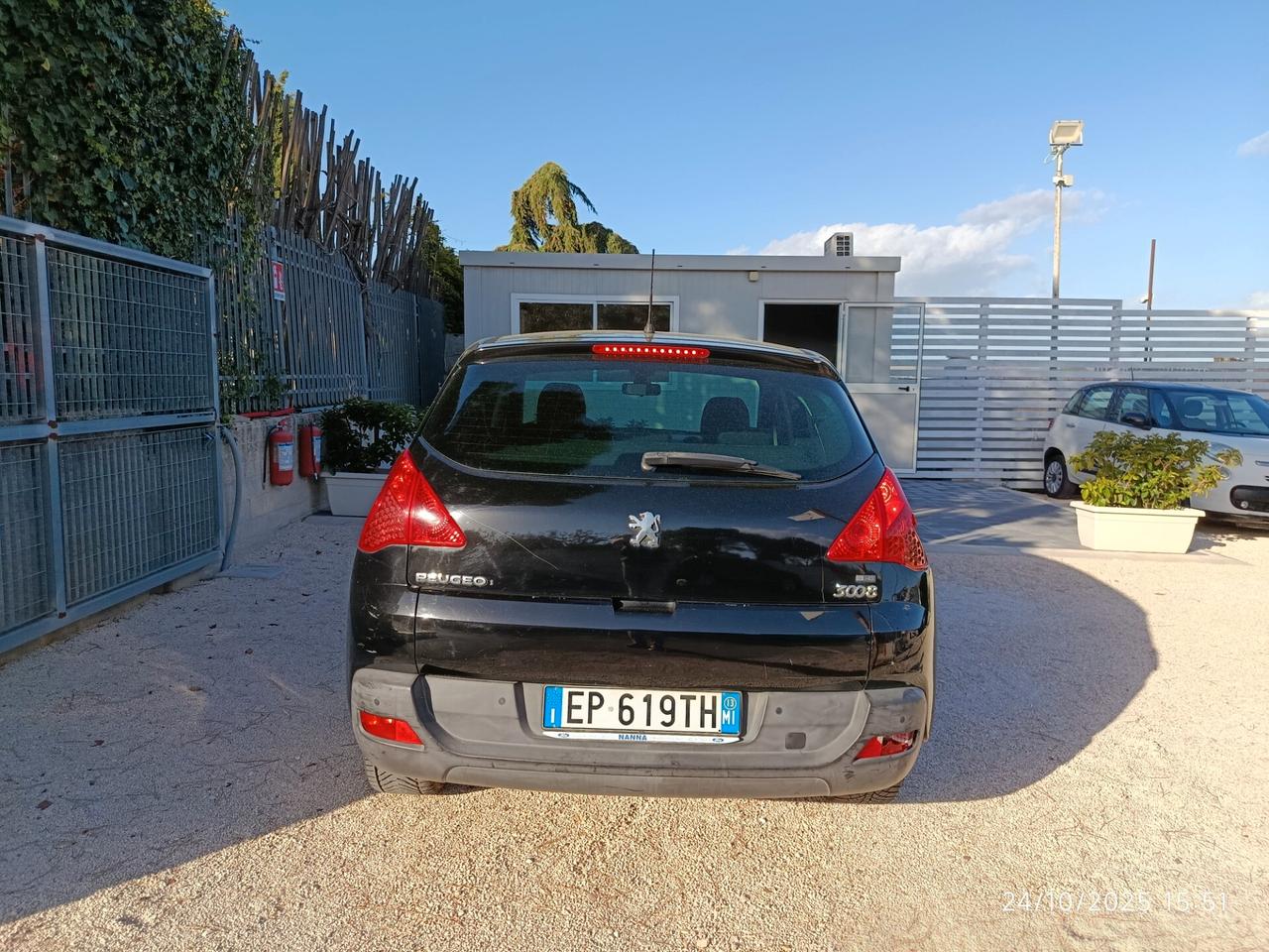 Peugeot 3008 1.6 e-HDi 115CV cambio robotizzato S.&S. Business 5700 senza garanzia 6600 con garanzia
