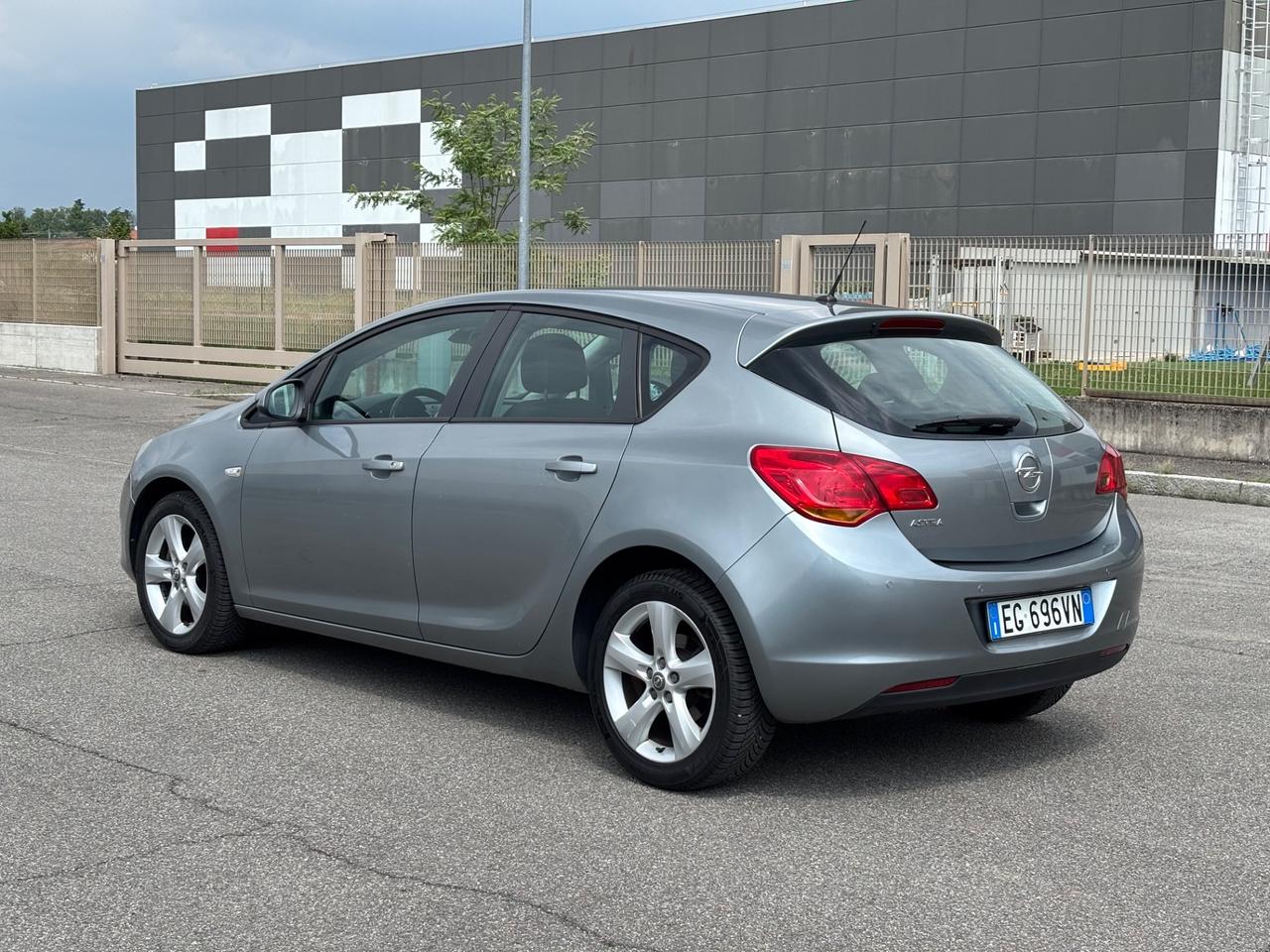 Opel Astra 1.6 115CV 5 porte Cosmo UNI PRO, GARANZIA