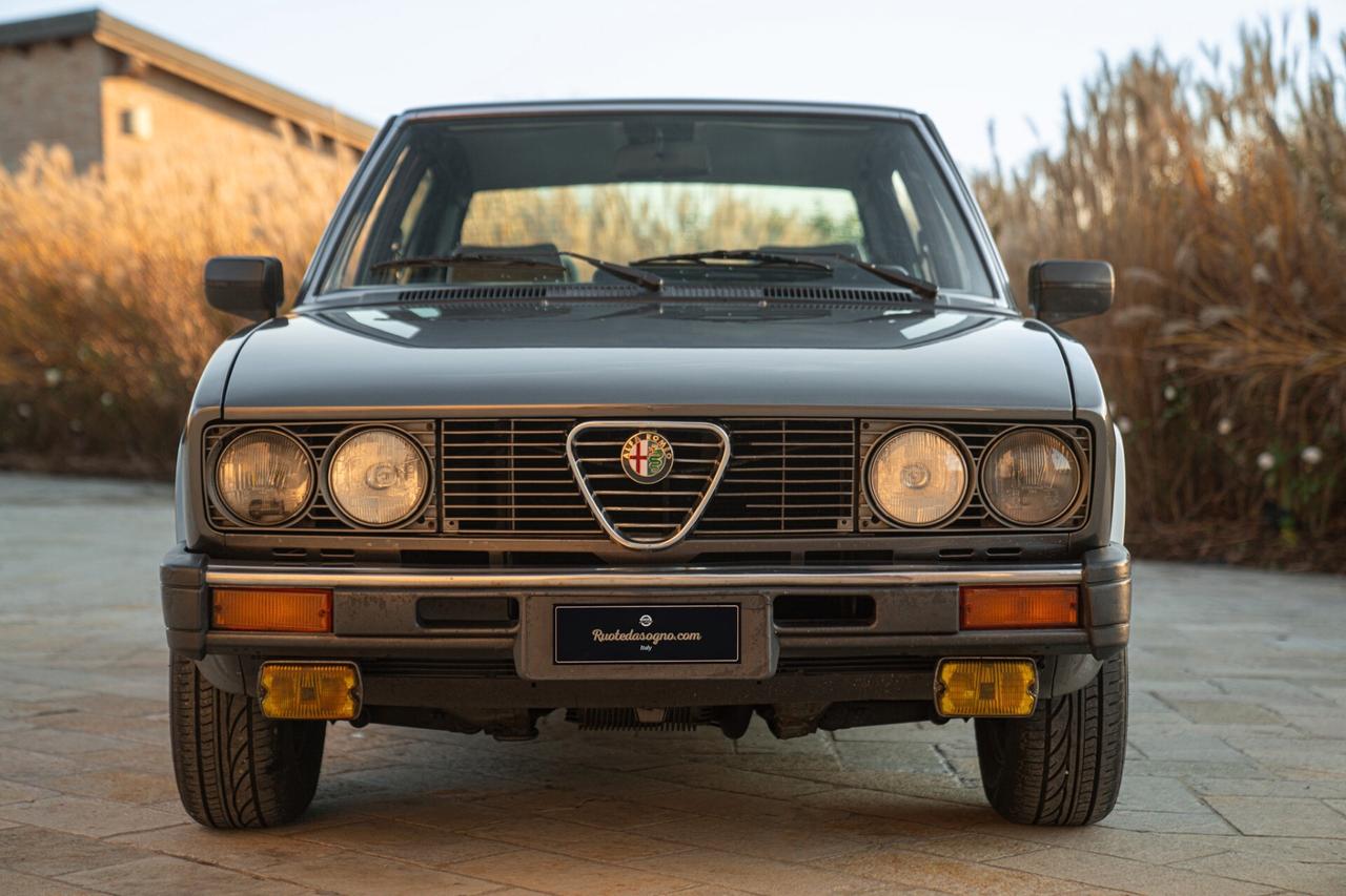 Alfa Romeo Alfetta INIEZIONE QUADRIFOGLIO ORO - ALF00234