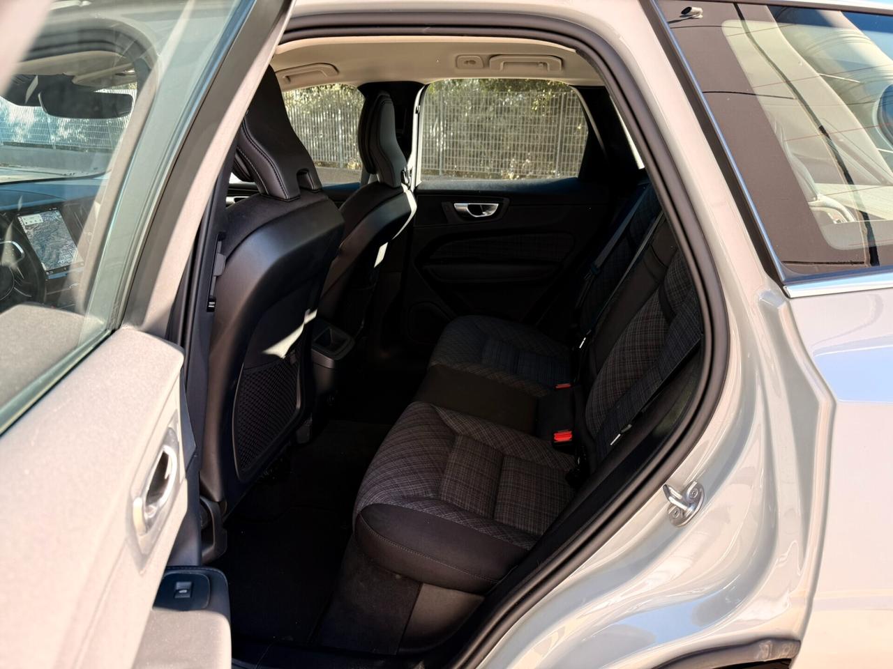 Volvo XC 60 XC60 B4 (d) automatico Core N1