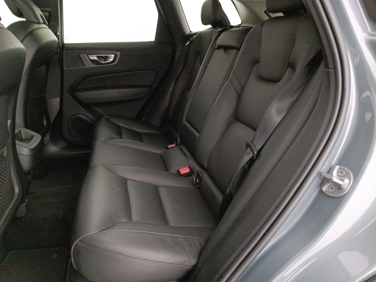 VOLVO XC60 2.0 b4 Plus Dark auto