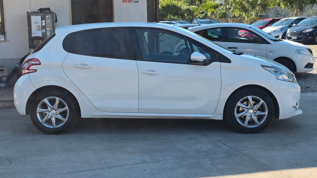 Peugeot 208 1.4 HDi 68 CV 5 porte Allure