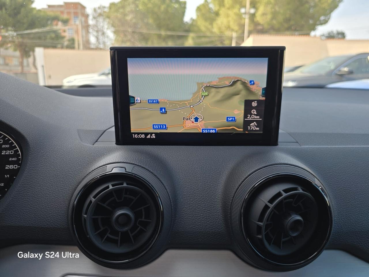 Audi Q2 30 TDI Business Design