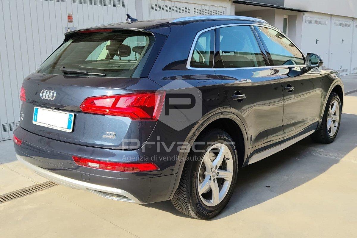 AUDI Q5 40 TDI quattro S tronic Business
