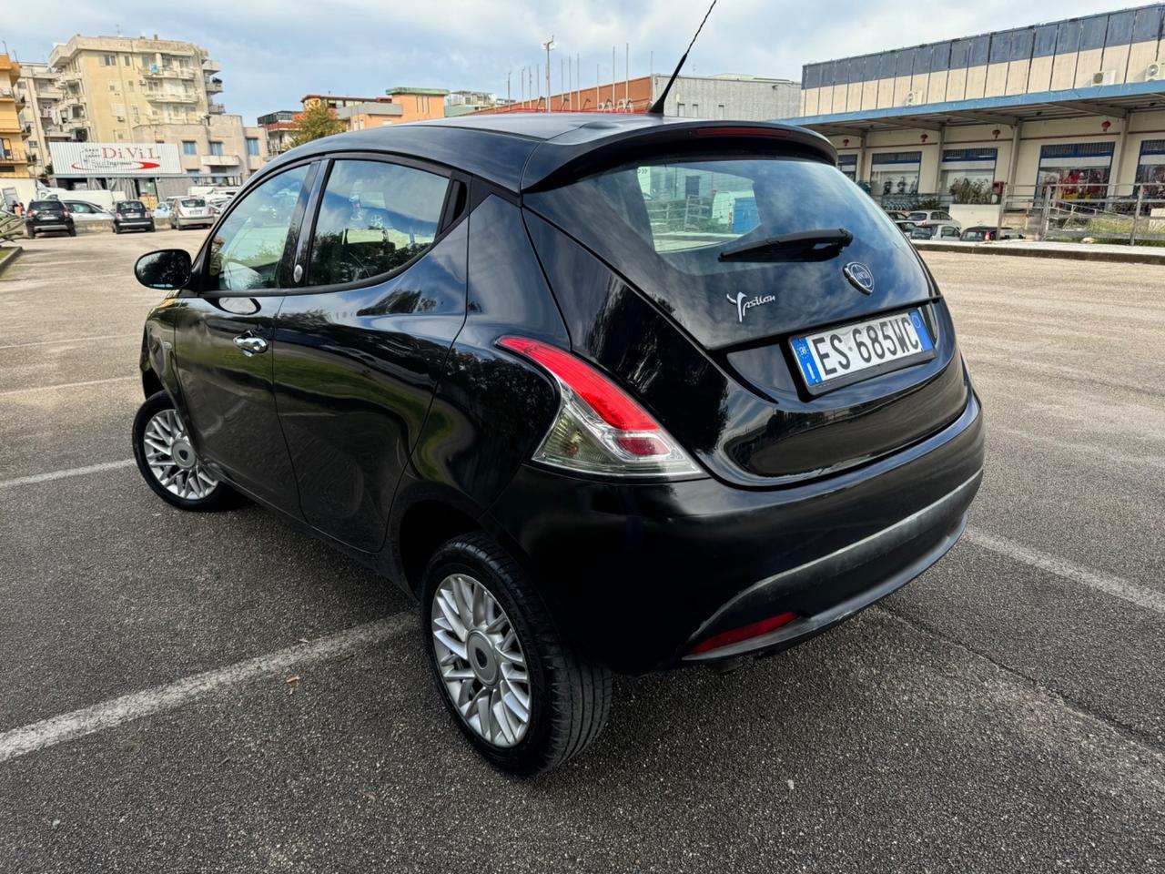 Lancia Ypsilon 0.9 TwinAir 85 CV 5 porte Metano Ecochic Silver