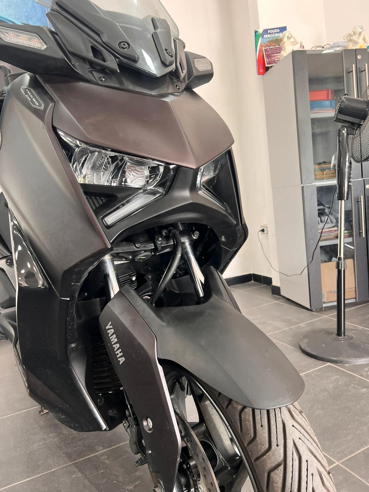 Yamaha X-Max 300