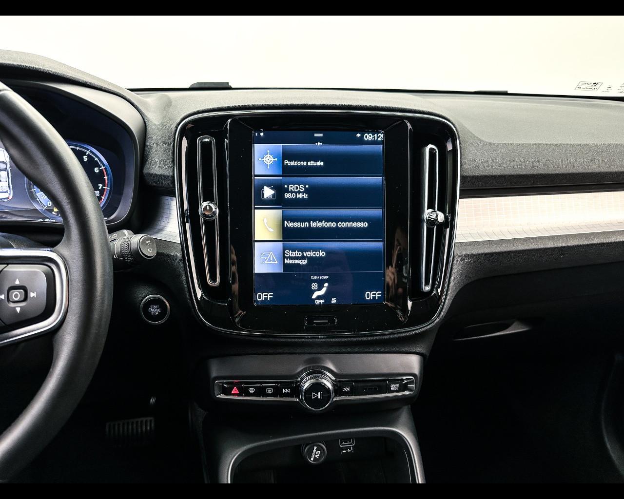 VOLVO XC40 B4 AWD Geartronic Momentum Pro