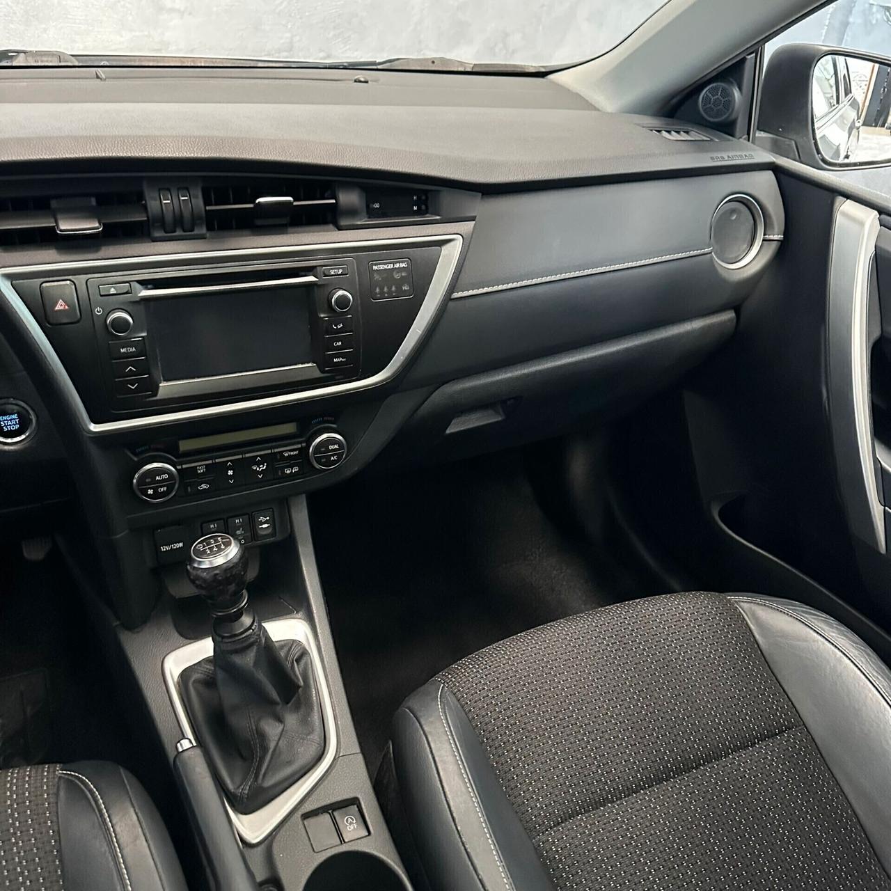 Toyota Auris 2.0 D-4D Lounge