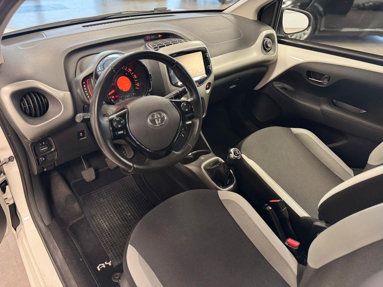 Toyota Aygo 1.0 VVT-i 69 CV 5 porte x-cite