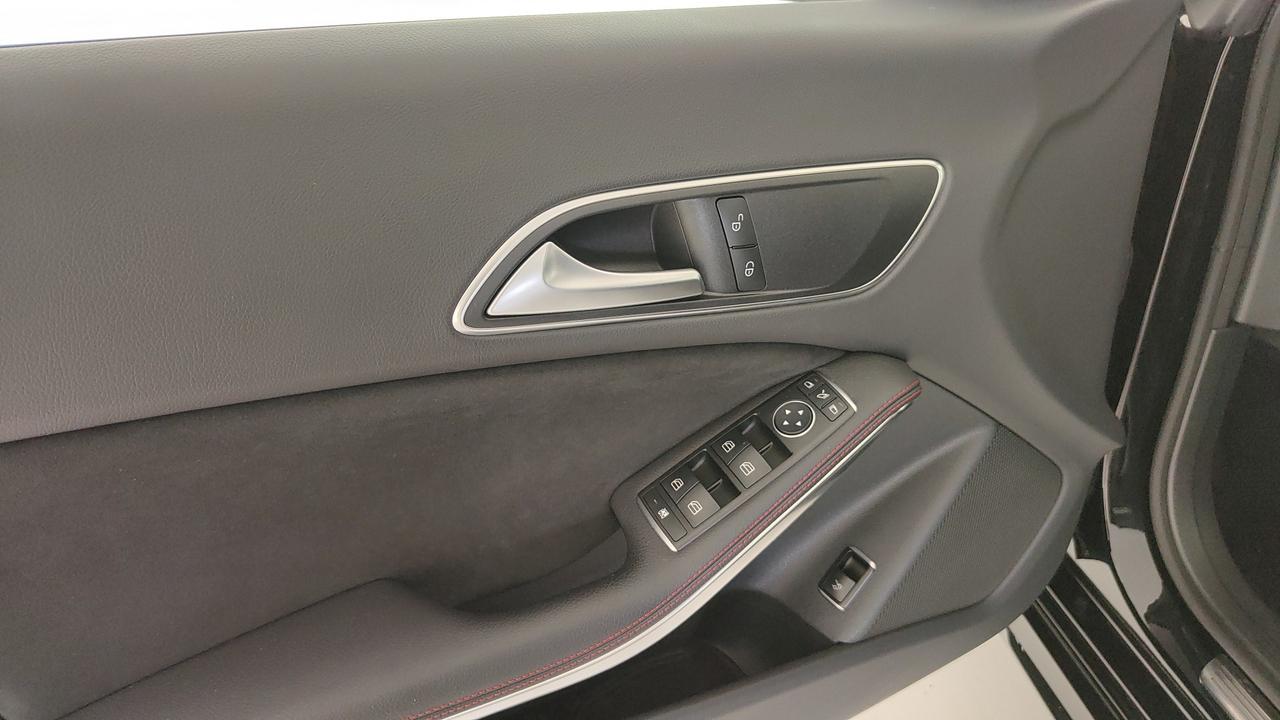 Mercedes-Benz CLA 200 d (cdi) Premium auto