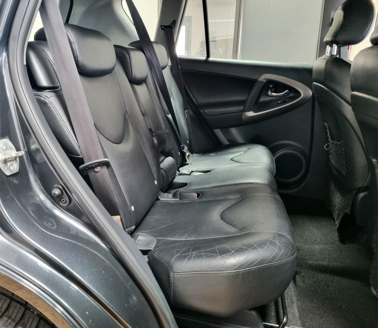 TOYOTA RAV4 2.2 D-4D 136 CV SOL 4x4 NEOPATENTATI