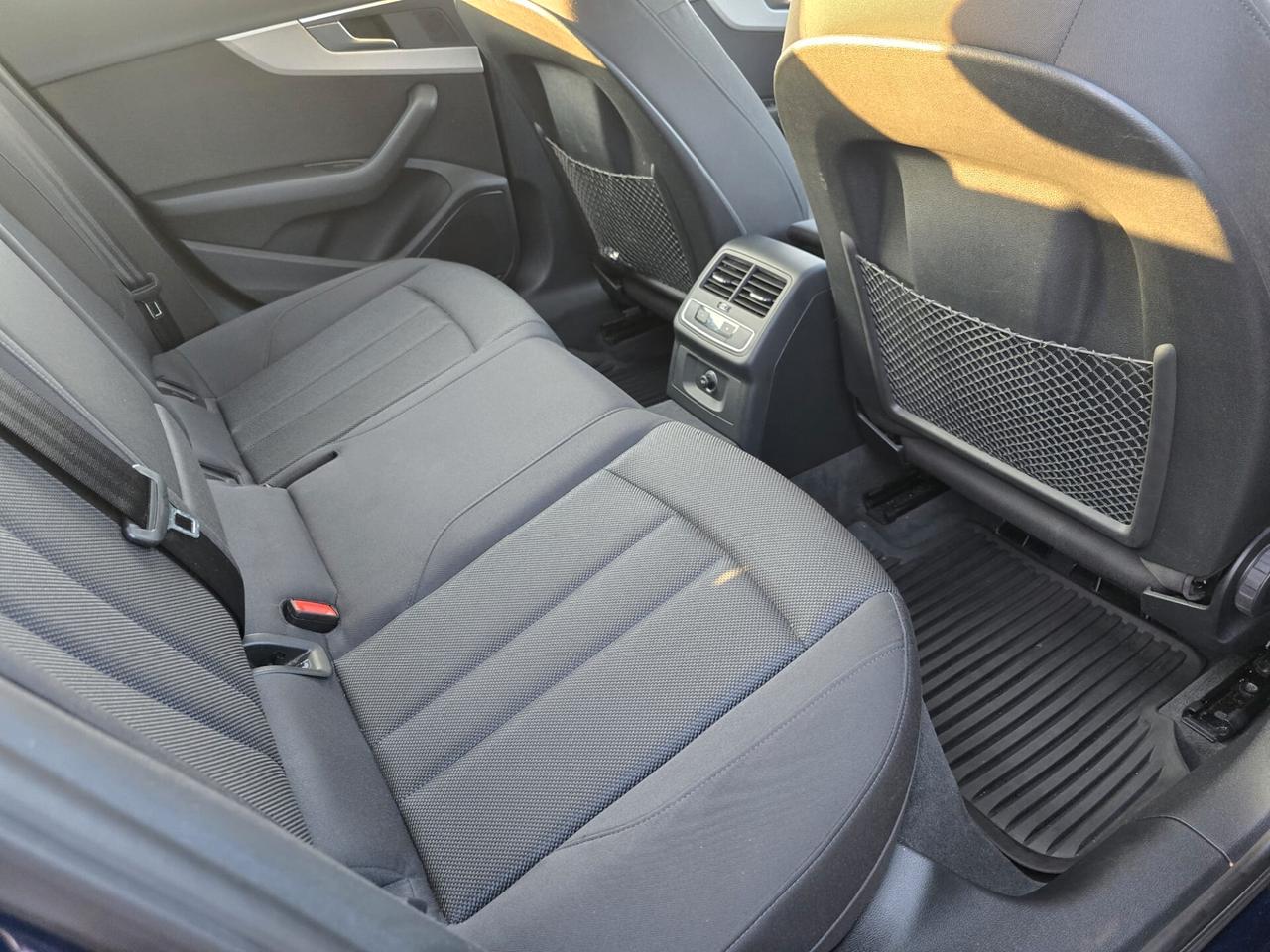 Audi A4 Avant 40 g-tron S tronic Business