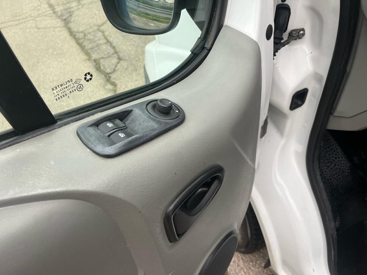 Renault Trafic 2.0 dCi/115 Furgone Unipro 2011