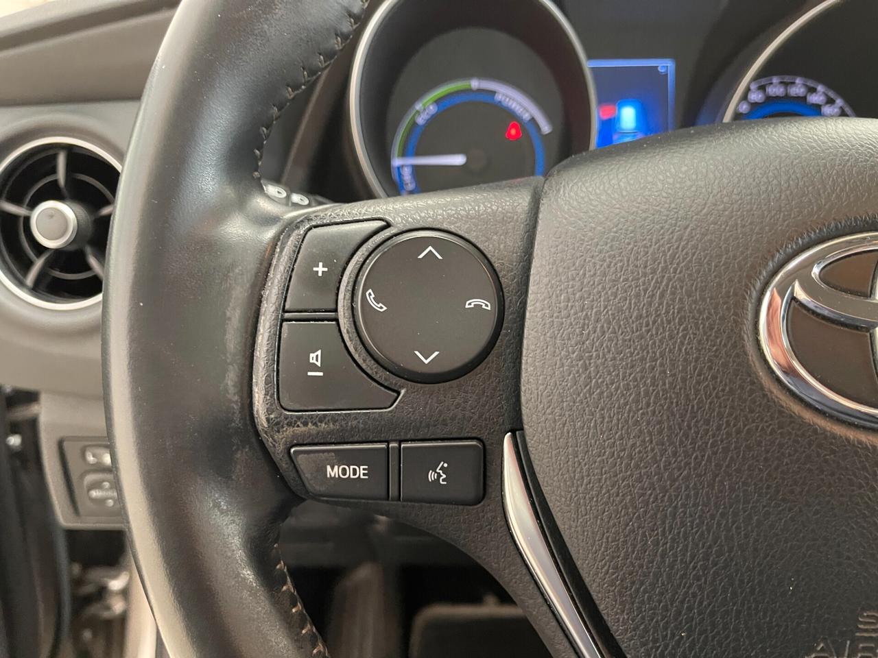Toyota Auris Business Pack 1.8h cvt-Ok Neopat-LEGGO SOTTO