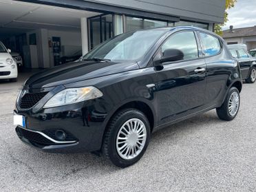 Lancia Ypsilon 0.9 TwinAir 85 CV 5 porte Metano Ecochic Silver