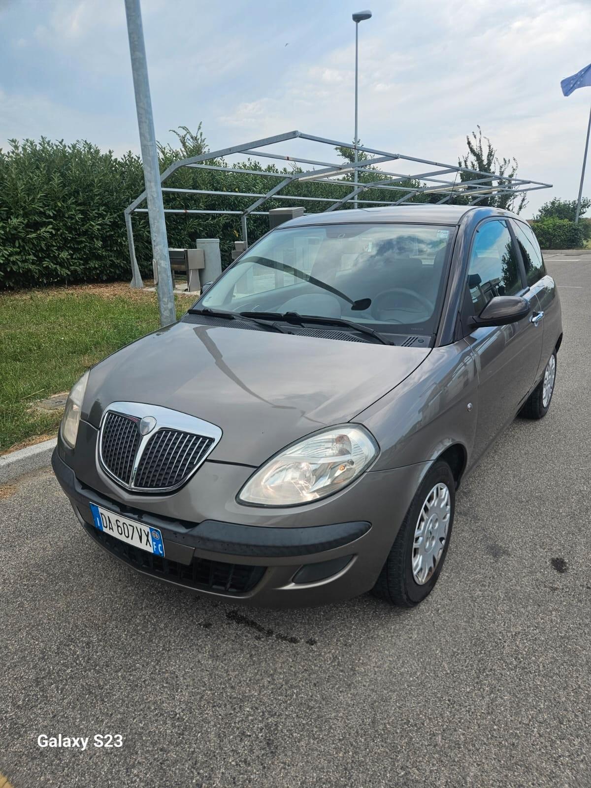 Lancia Ypsilon 1.2 16V Oro