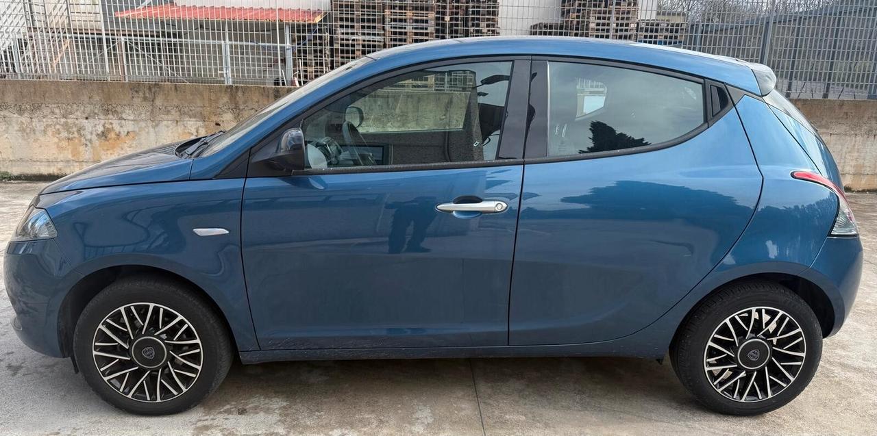 Lancia Ypsilon 1.0 FireFly 5 porte S&S Hybrid Alberta Ferretti