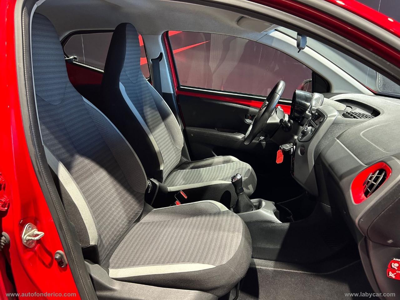 TOYOTA Aygo 1.0 VVT-i 72 CV 5p. x-clusiv