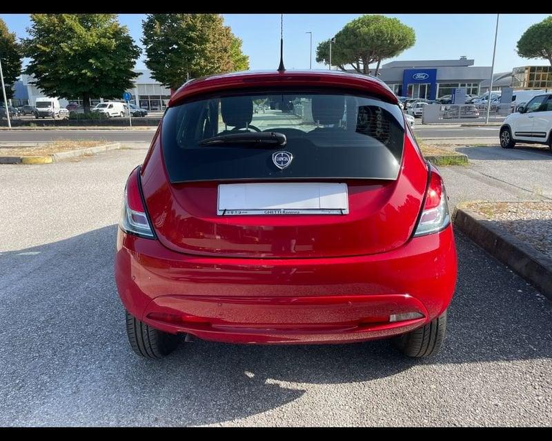 Lancia Ypsilon 0.9 TwinAir 85 CV 5 porte Metano Ecochic Silver