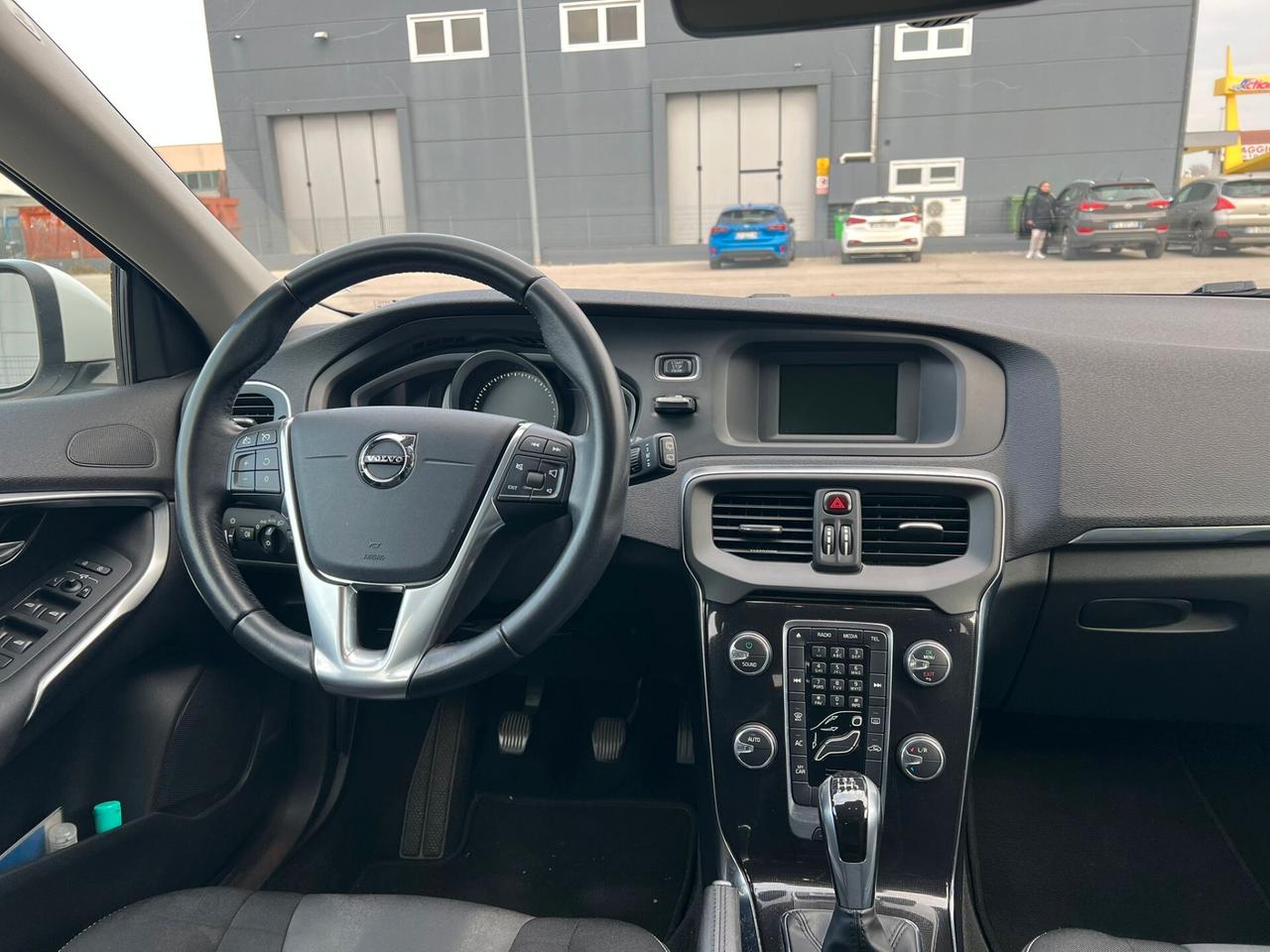 Volvo V40 D2 R-design Momentum 2016