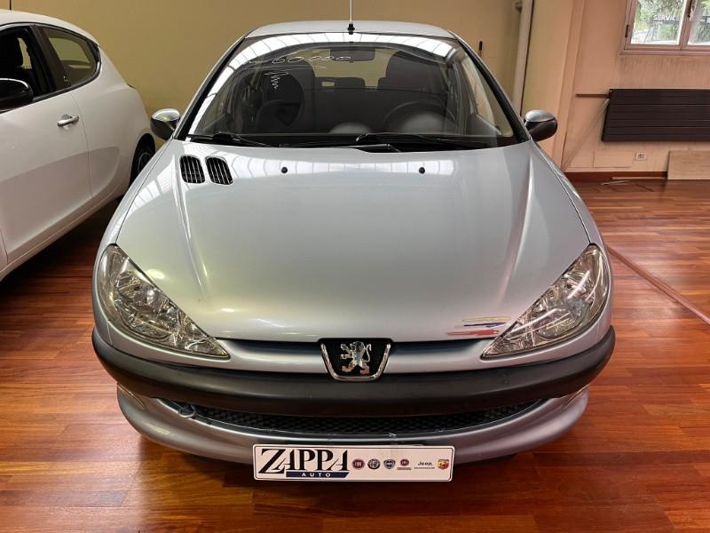 PEUGEOT 1.1 5p. Lee