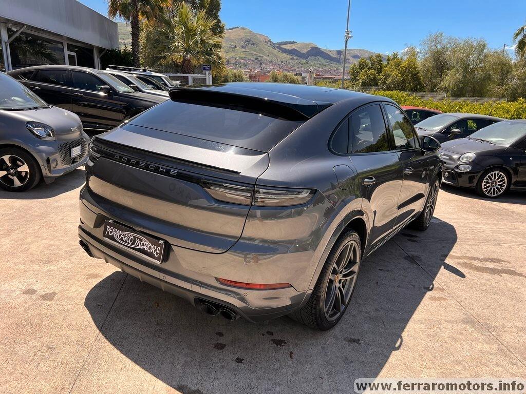 Porsche Cayenne Coupé 3.0 V6 E-Hybrida soli 779 euro al mese