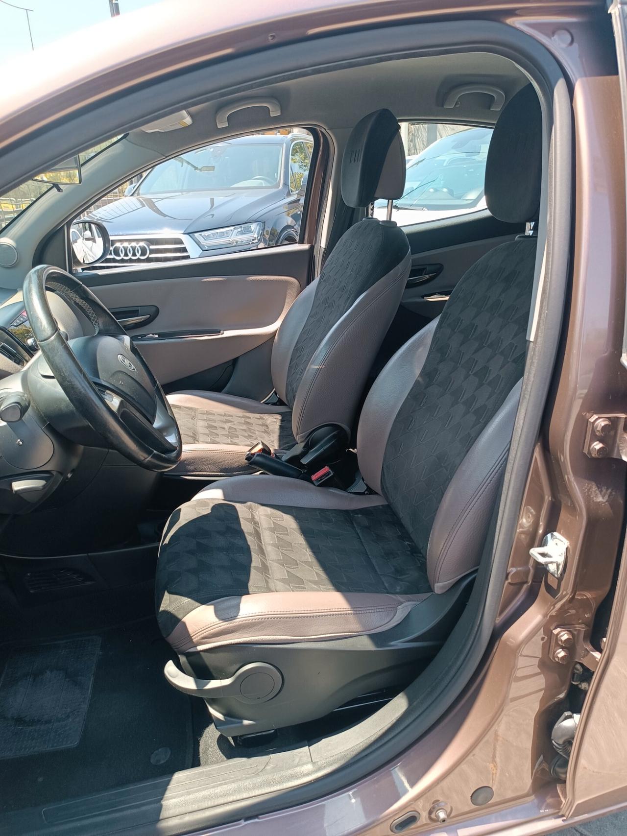Lancia Ypsilon 0.9 TwinAir 8 Elle Automatica