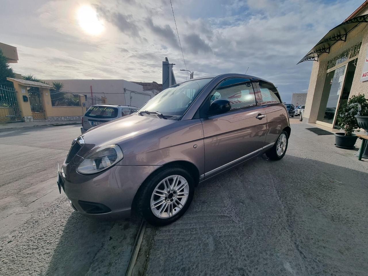 Lancia Ypsilon 1.3 MJT 75 CV Diva