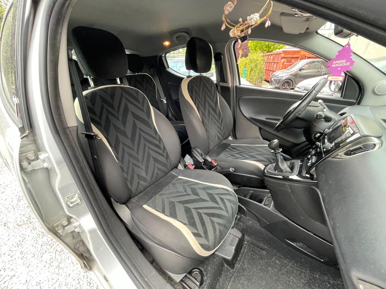 Lancia Ypsilon 1.2 69 CV 5 porte Gold