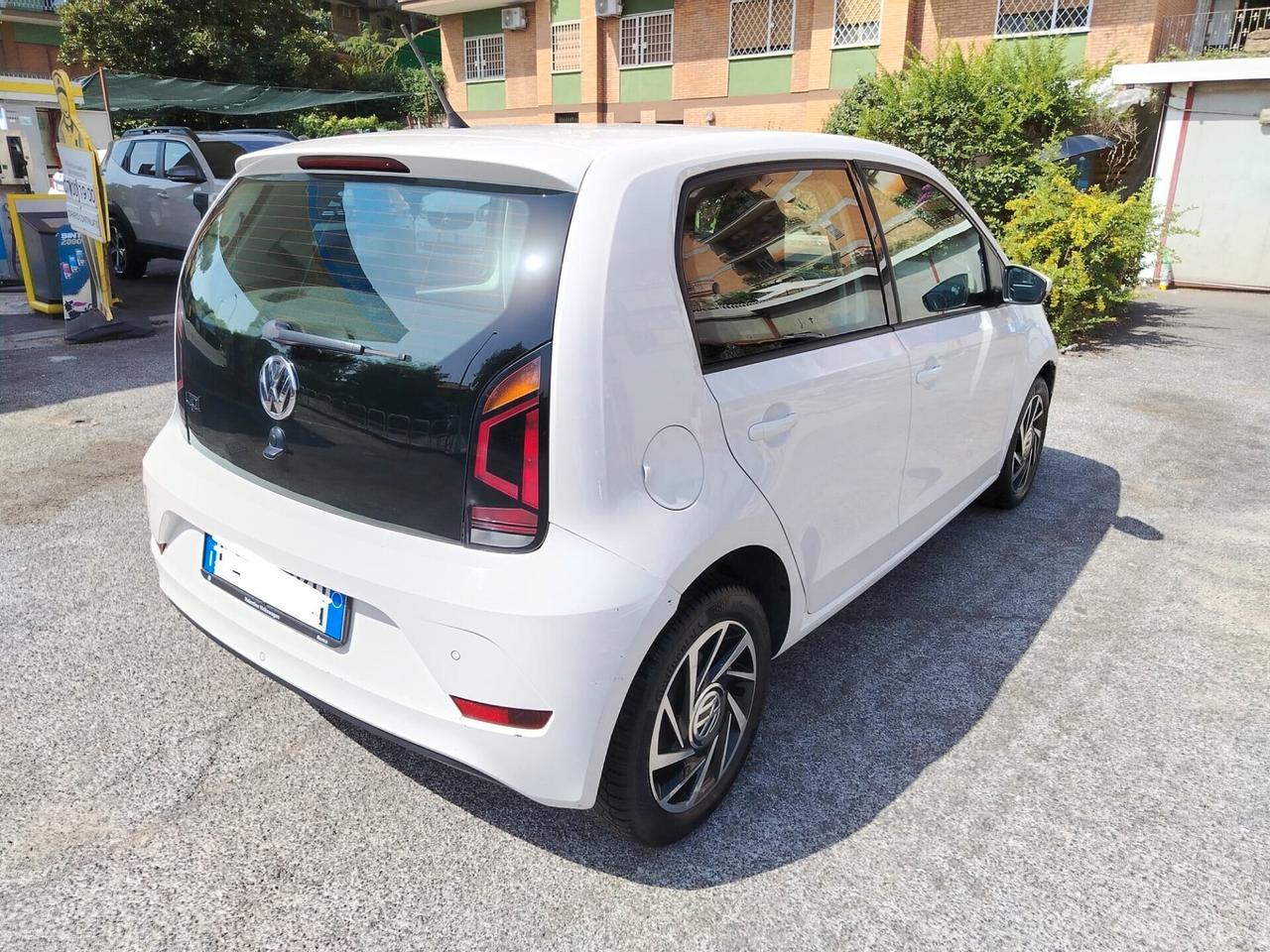 Volkswagen up! 1.0 move BlueMotion offerta del mese