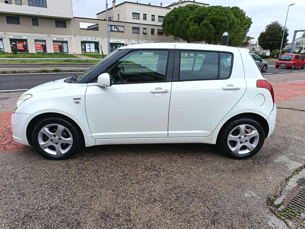 Suzuki Swift 1.3 DDiS DPF 5p. GLX NEOPATENTATI BASSI CONSUMI