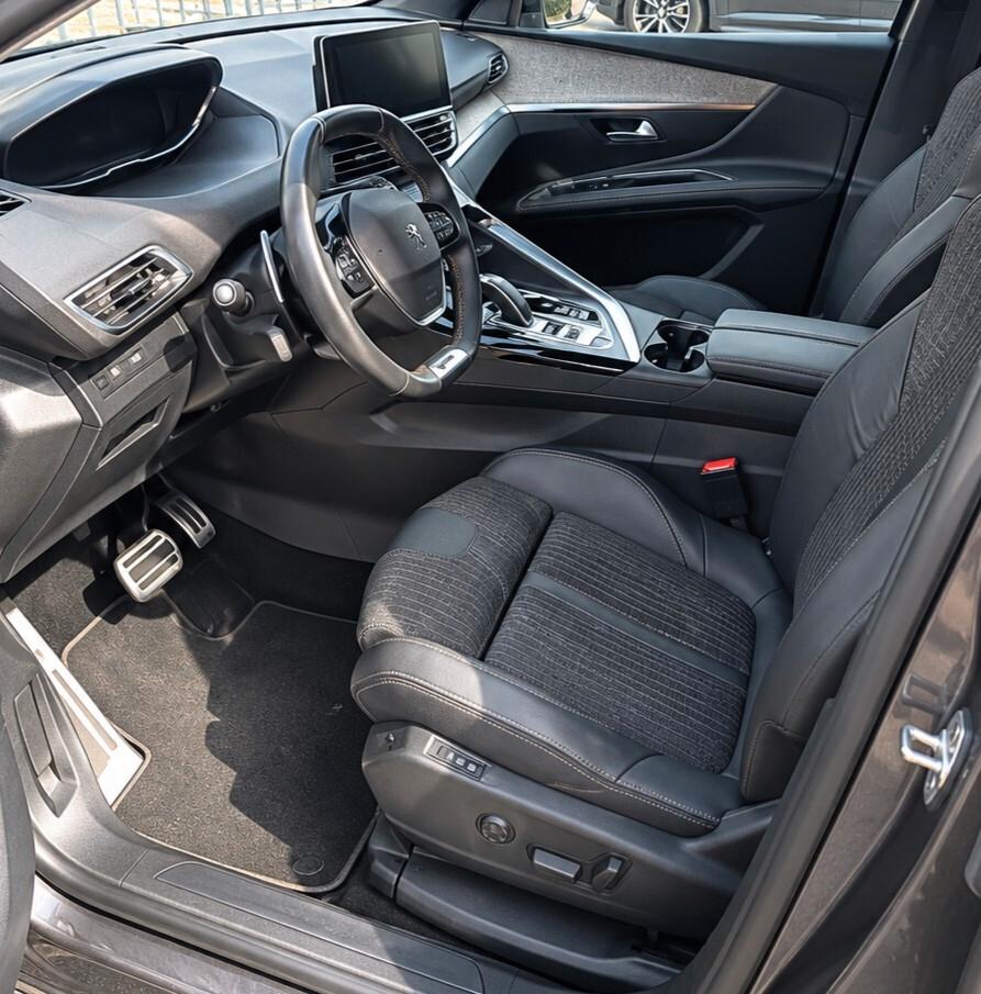 Peugeot 3008 130cv EAT8 GT Pack tetto panoramico