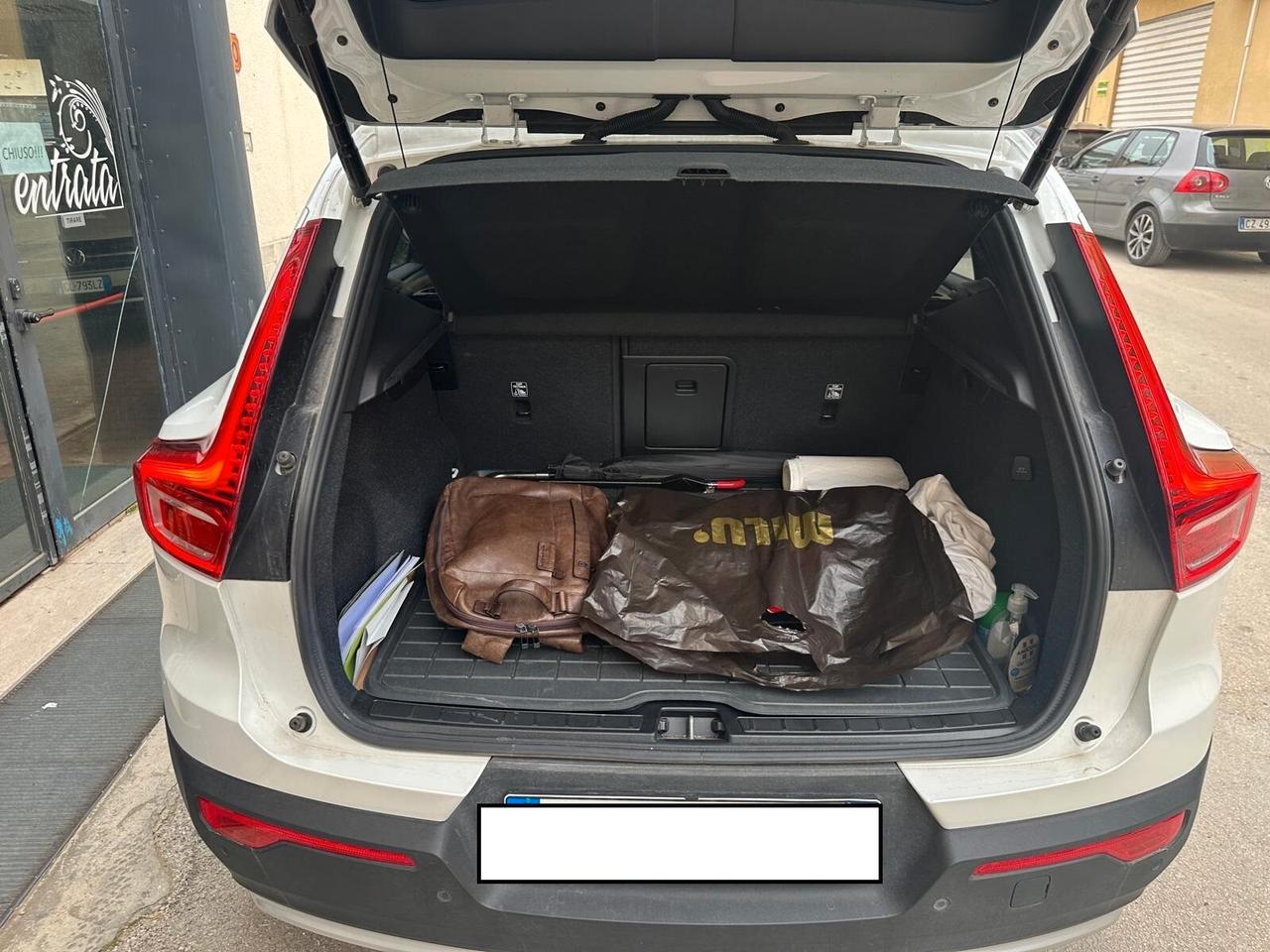 Volvo XC40 B4 2.0Mild Hybrid Core Full Opt. N1 gancio traino