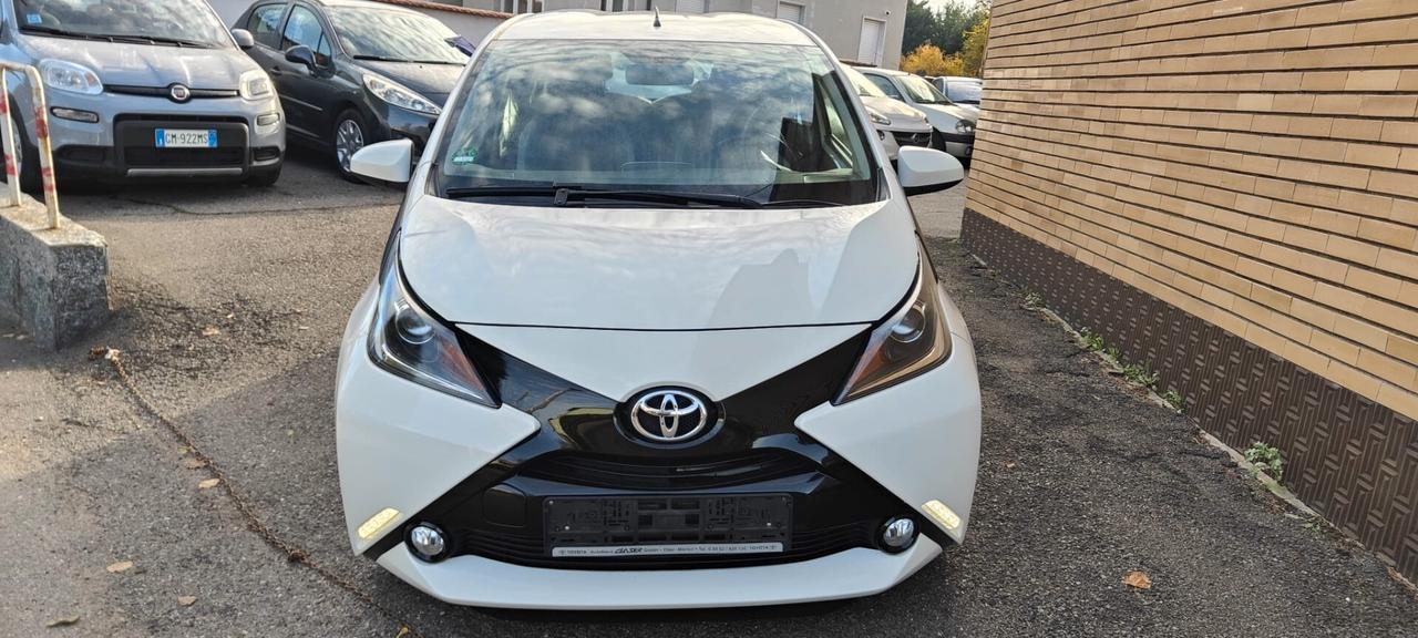 Toyota Aygo 1.0 VVT-i 69 CV 5 porte x-play TSS