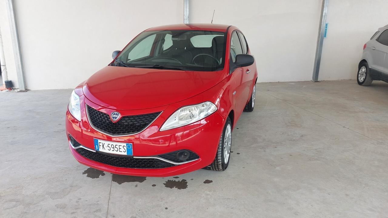 Lancia Ypsilon 1.2 69 CV 5 porte Gold permuto