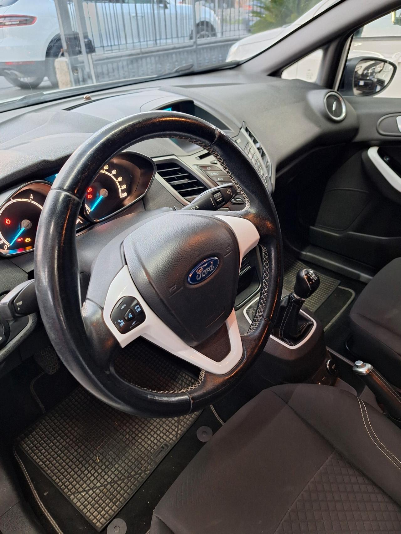 Ford Fiesta 1.5 TDCi 75CV 5 porte Black & White Edition E6