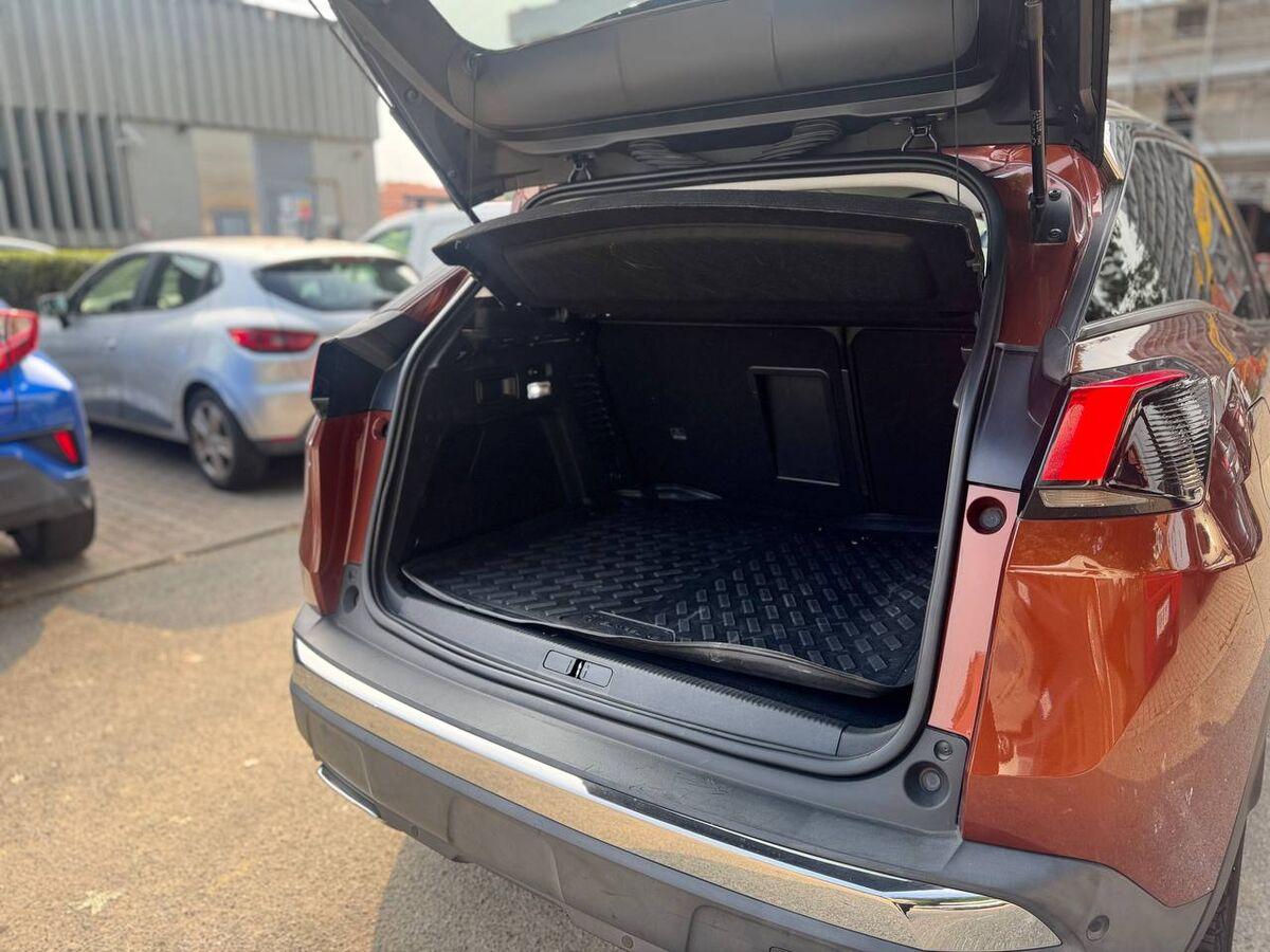 Peugeot 3008 1.2 pt t Active s&s 130cv