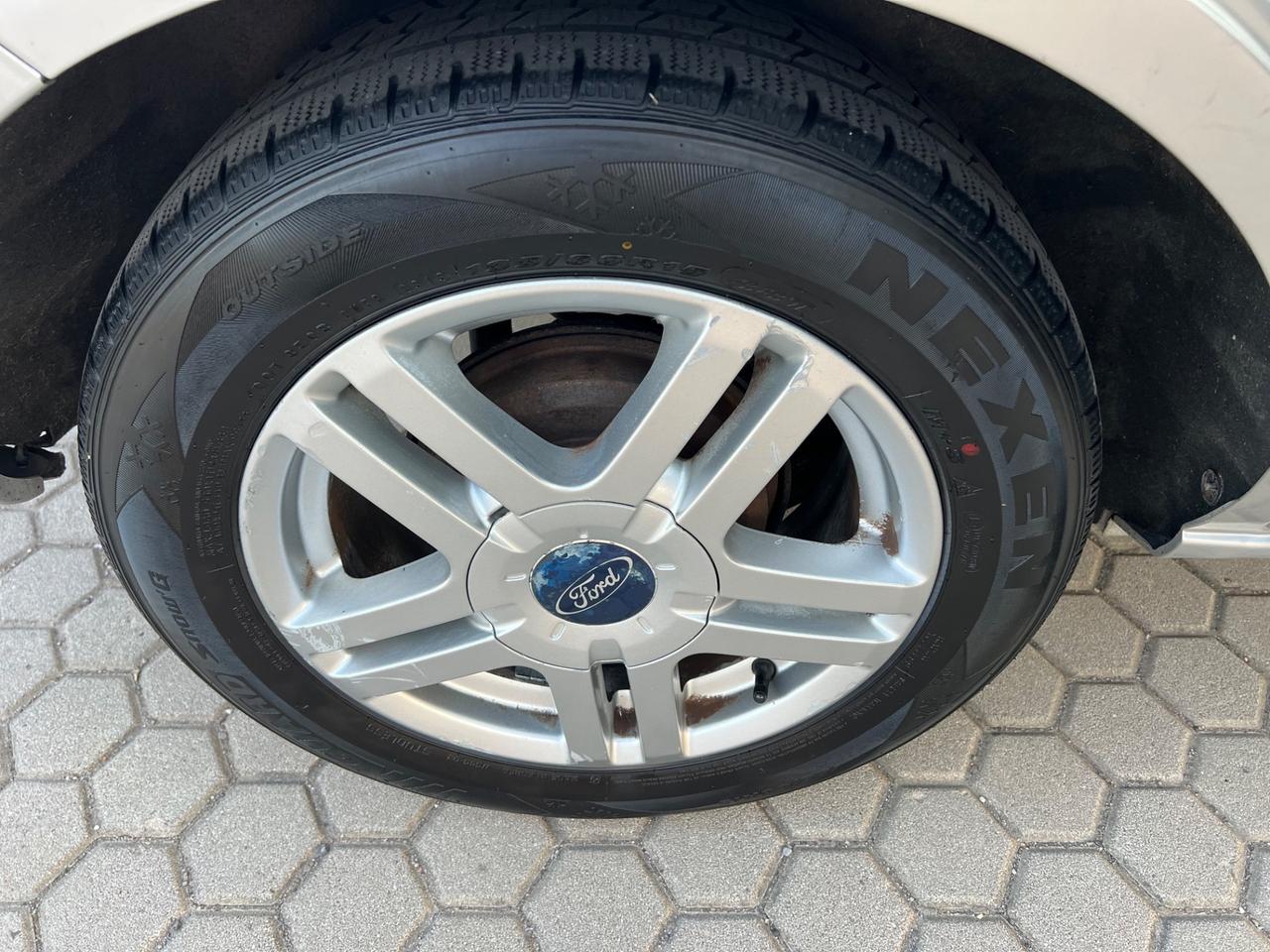 Ford Fiesta 1.2i 16V cat 5 porte Ambiente