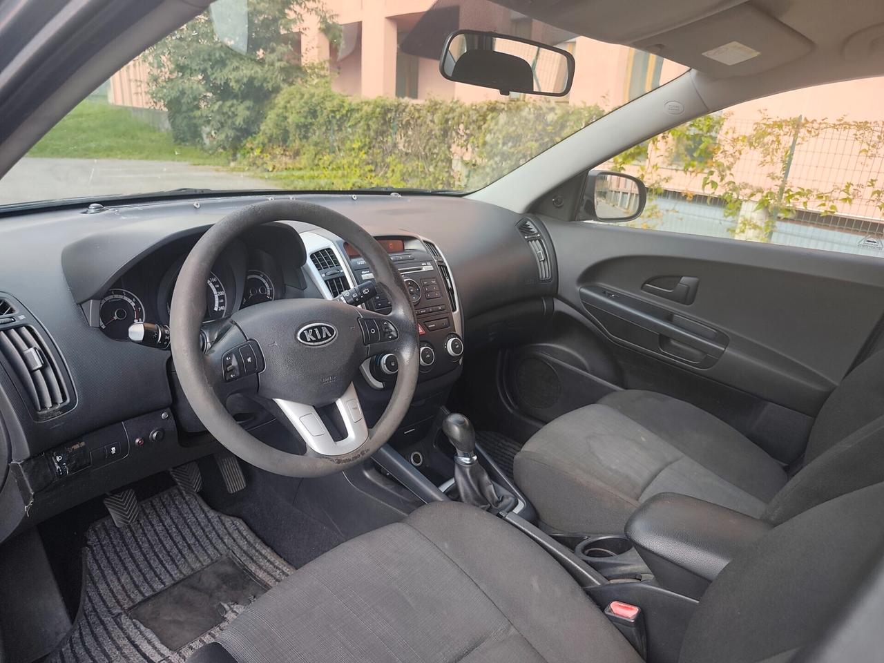 Kia Ceed 1.4 Benz euro 5 99 Milà km