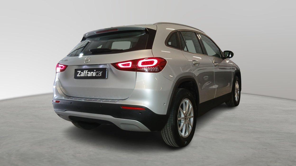 Mercedes-Benz GLA (H247) - GLA 180 d Automatic Business Extra