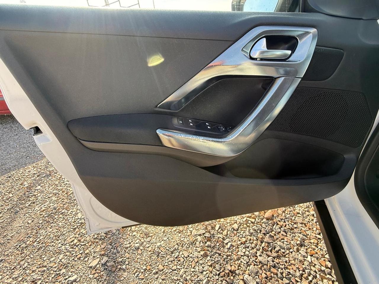 Peugeot 2008 1.6 e-HDi 92 CV Stop&Start Urban Cross
