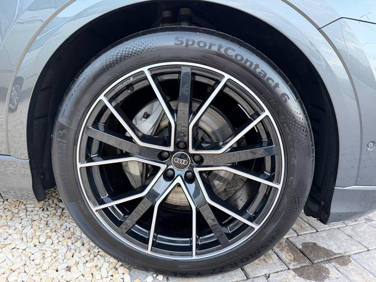 Audi Q8 SUV TDI quattro 210 kW tiptronic S line edition TETTO