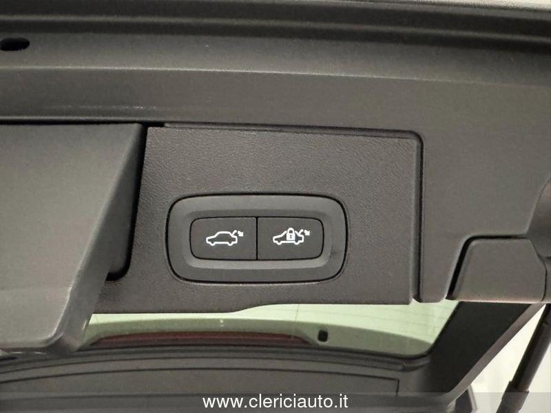 Volvo XC60 B4 (d) automatico Plus Dark - KM0