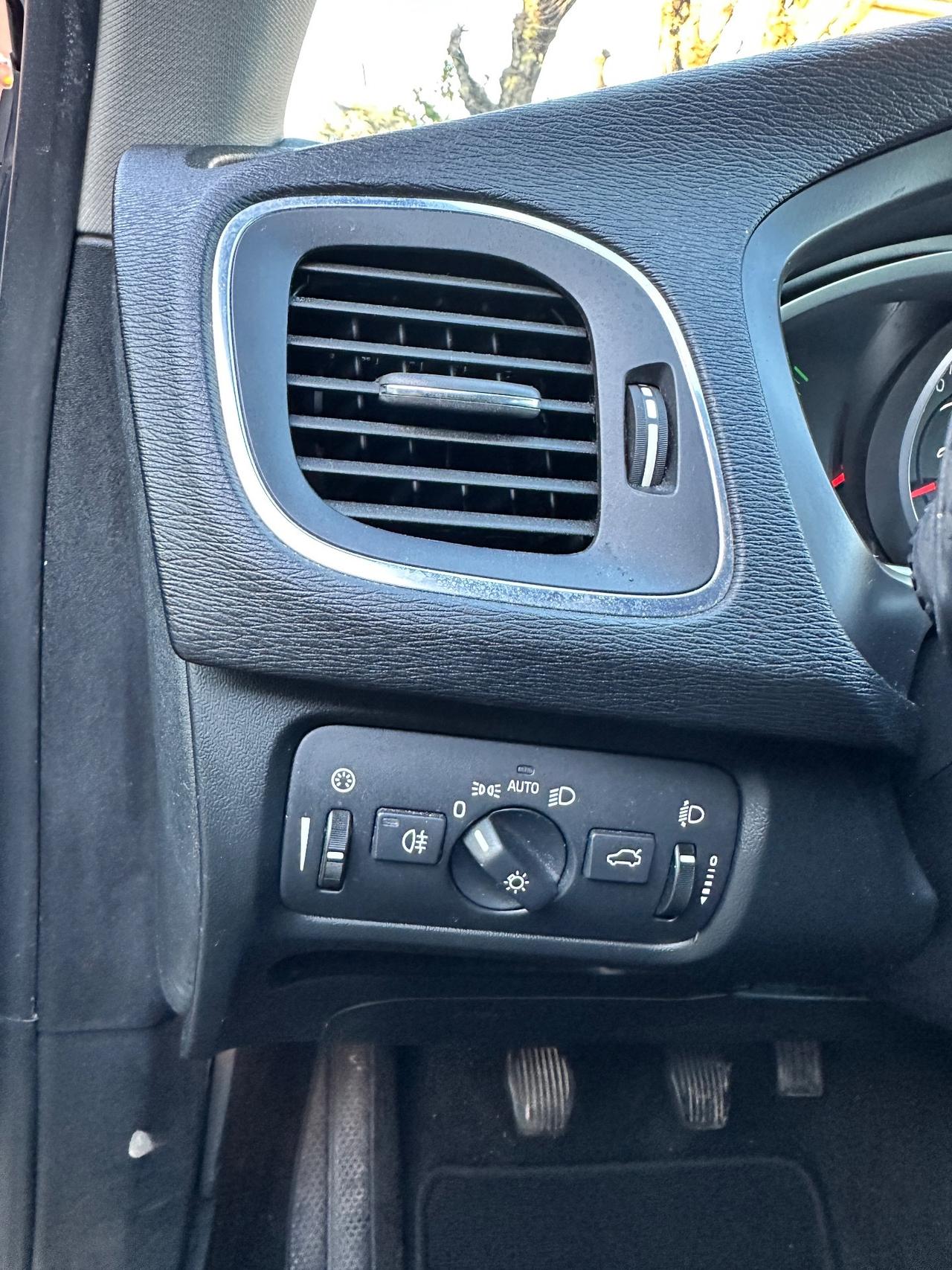 Volvo V40 D2 R-DESIGN MOMENTUM X NEOPATENTATI