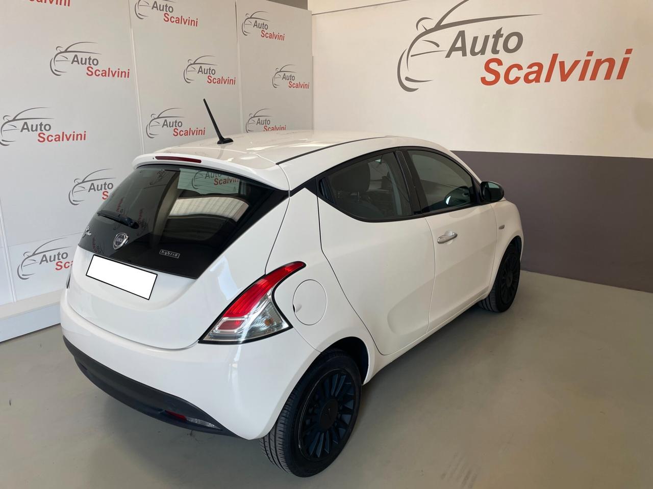 Lancia Ypsilon 1.0 FireFly 5 porte S&S Hybrid Silver