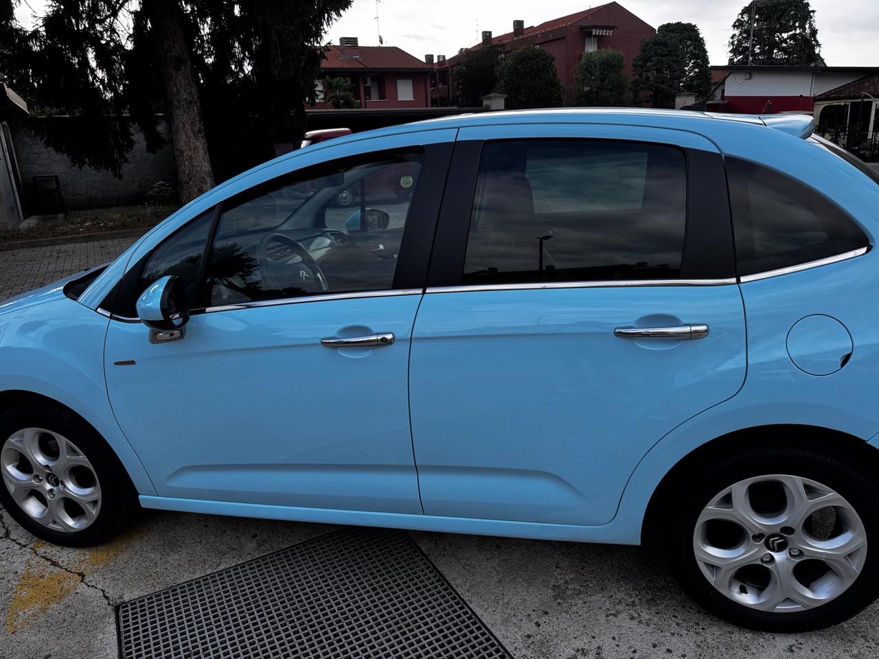 Citroen C3 1.4 HDi 70 neopatentati con gancio traino