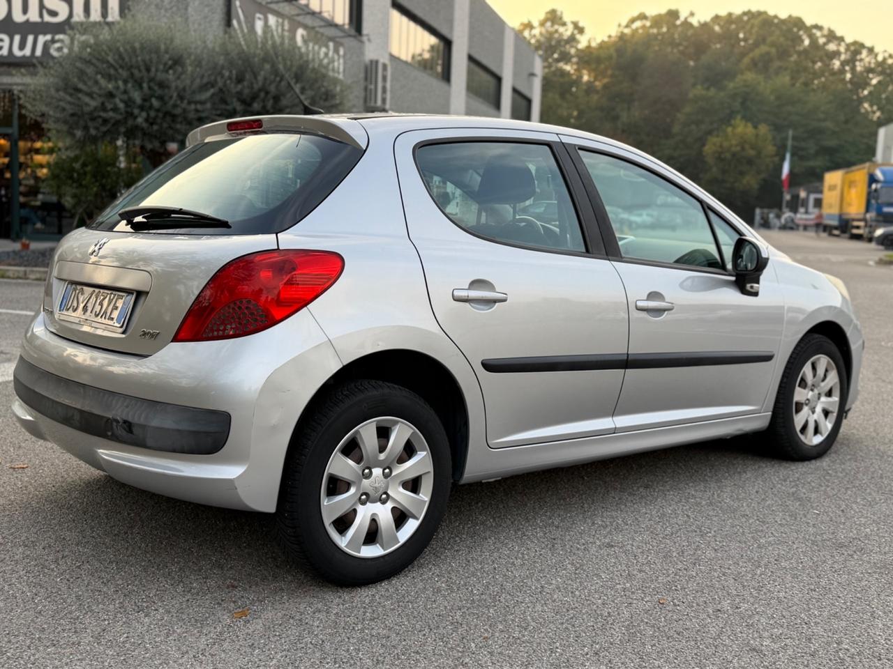 Peugeot 207 1.4 8V 75CV 5p. *Neopatentati*