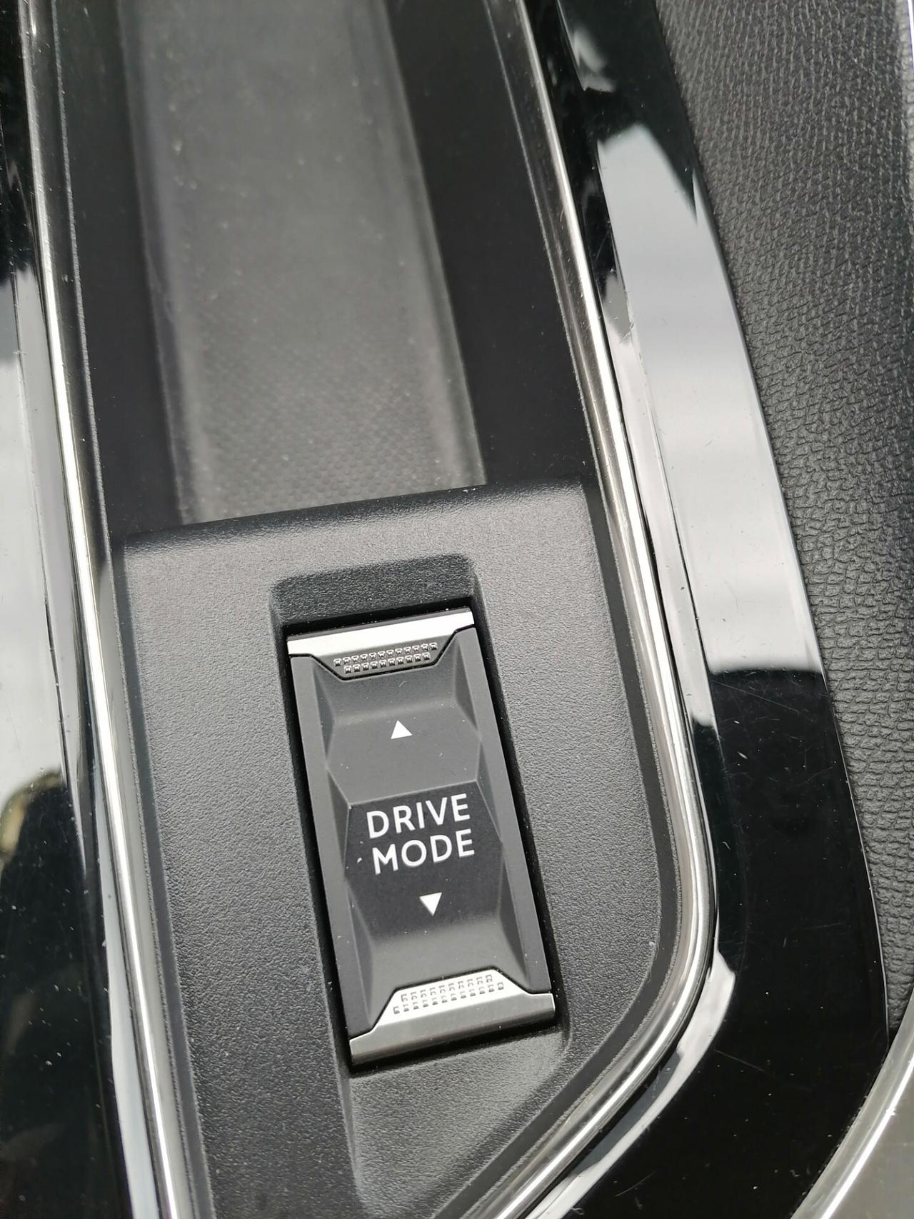 PEUGEOT 3008 ALLURE 1.5 BLUEHDI 130CV FULL LED AUTOMATICA